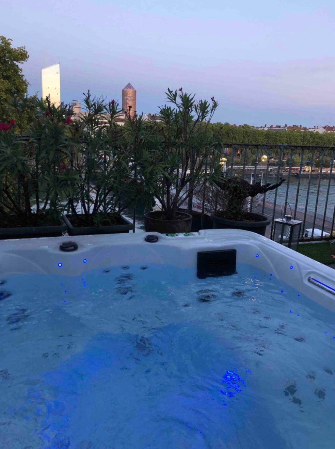 Coeur De Lyon Avec Terrasse Et Jacuzzi Apartment ภายนอก รูปภาพ